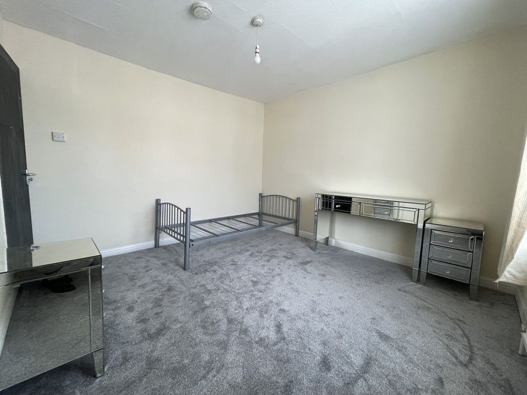 Property photo 3 of 8 Photo 1