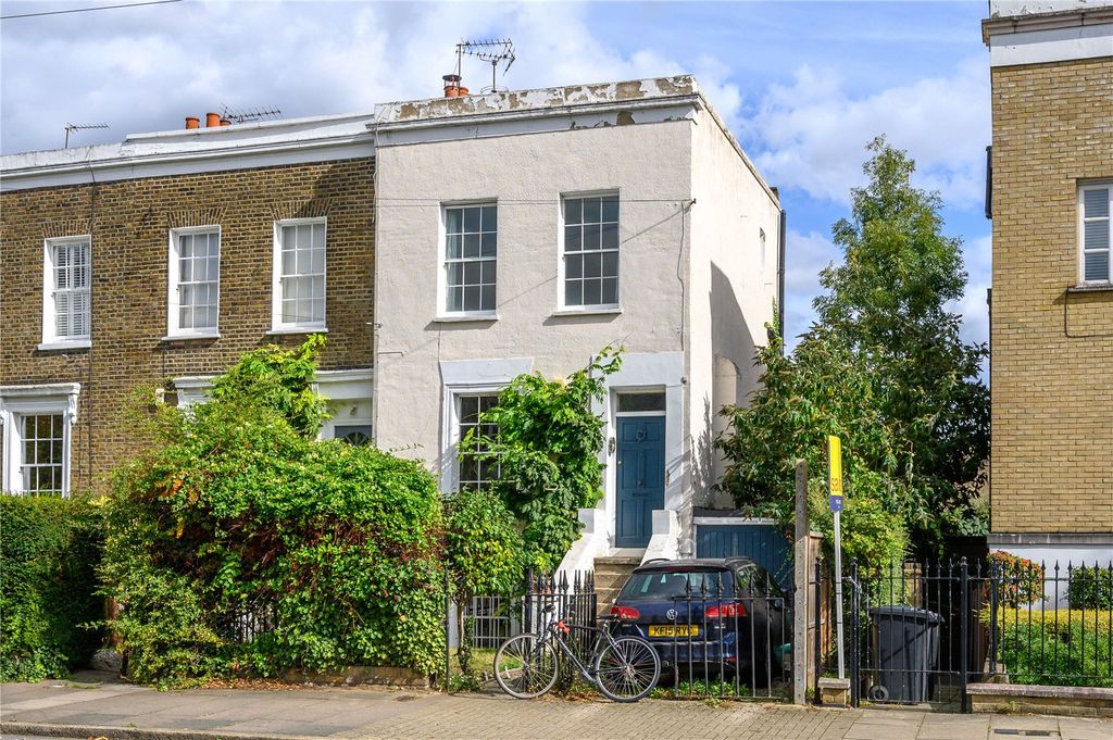 Property photo 1 of 17 Exterior