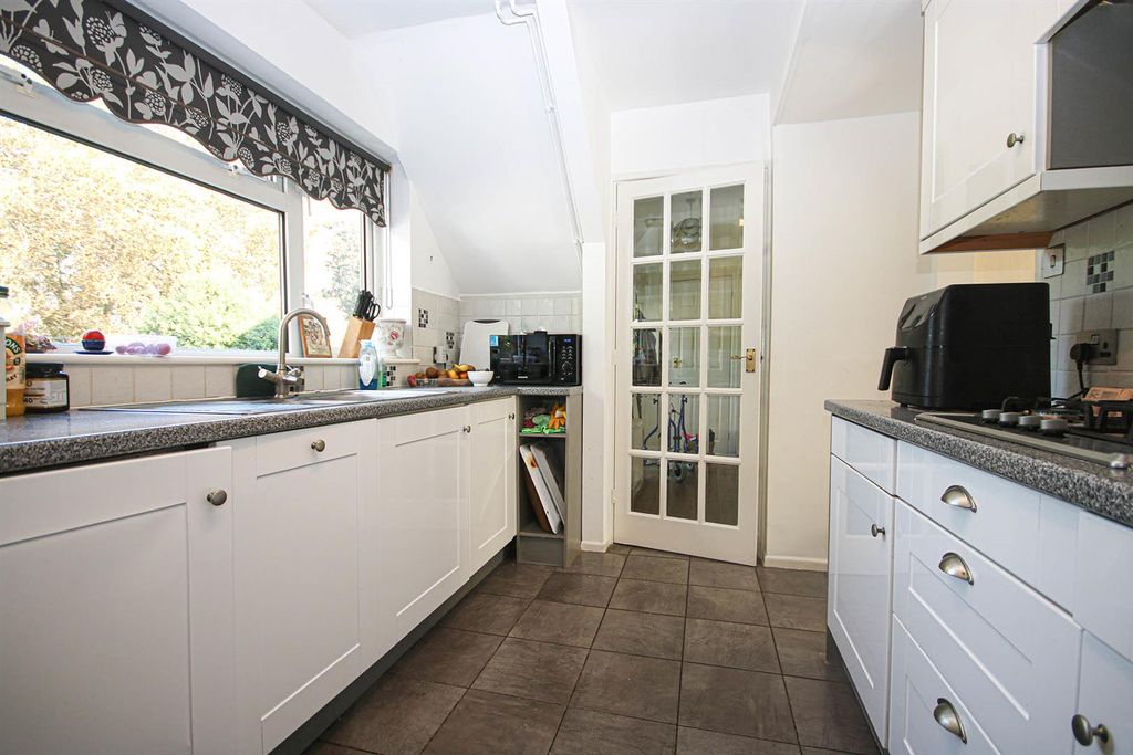 Property photo 3 of 21 Kit2.Jpg