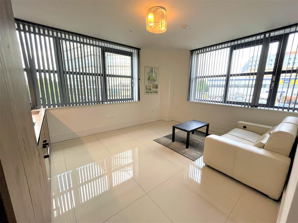 Property photo 2 of 5 Bedroom