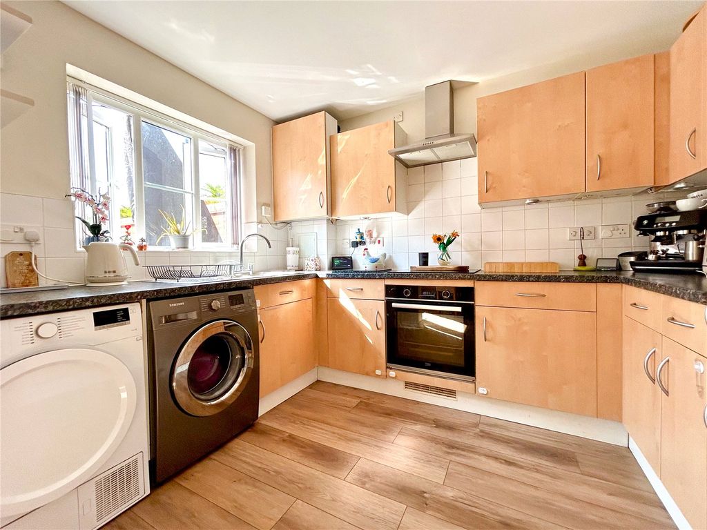 Property photo 2 of 12 Picture No. 17