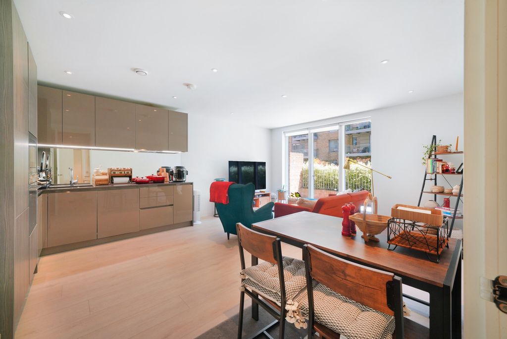 Property photo 2 of 27