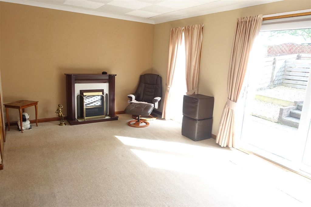 Property photo 3 of 15 Lounge