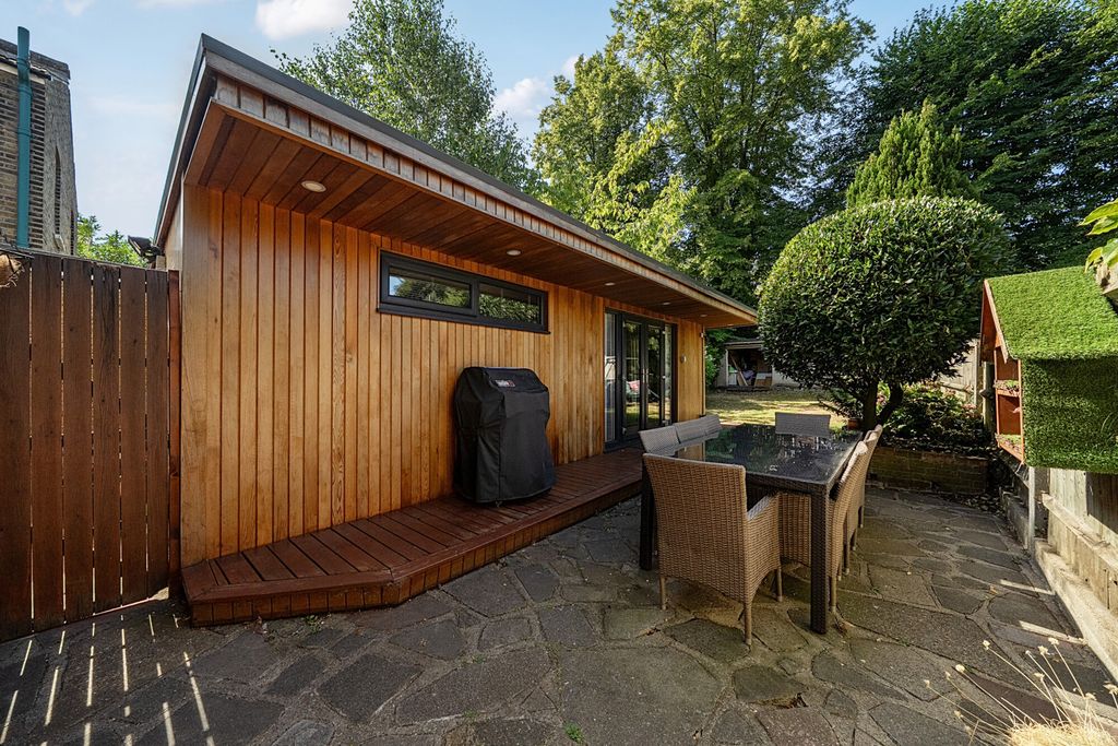 Property photo 2 of 18 1508160-5-6A7Ef2d...