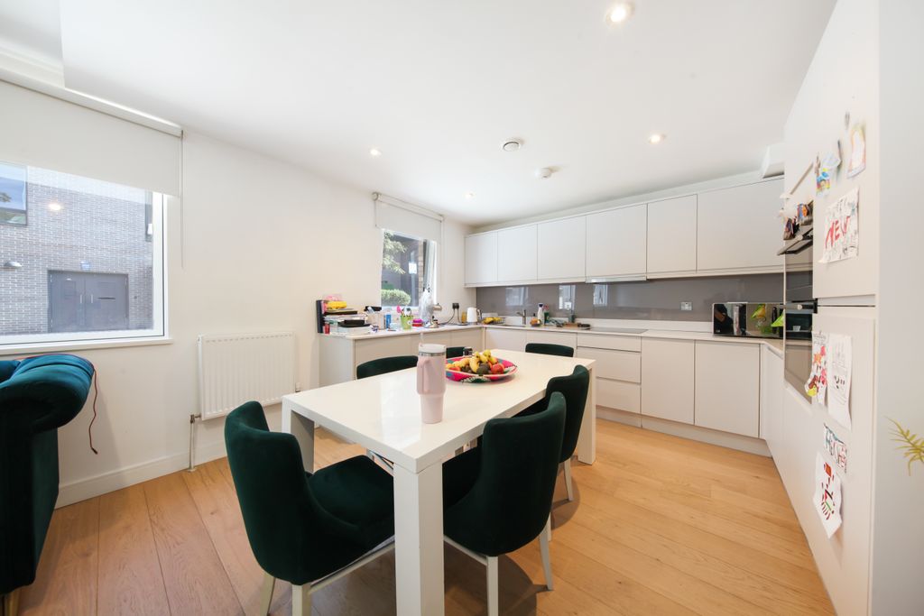 Property photo 2 of 15 17!Oriental Square - d5Ihthjd4Qh7R7Wwya0E