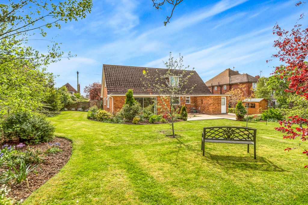 Additional image 19 of 3 bed detached bungalow for saleLichfield Avenue, Evesham WR11
