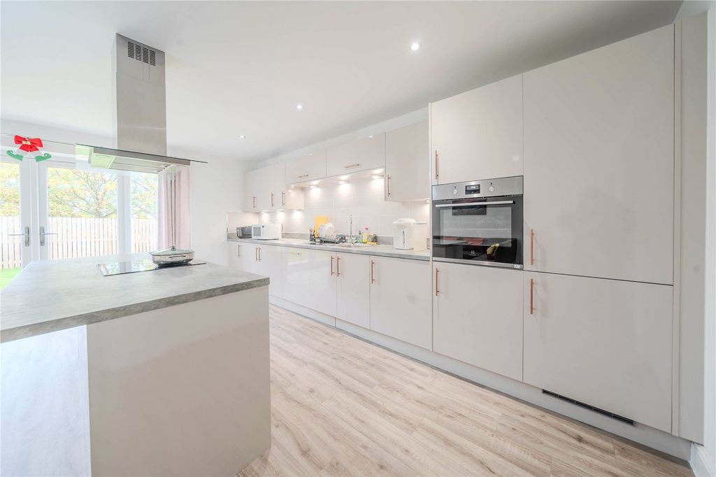 Property photo 2 of 21 Picture No. 09