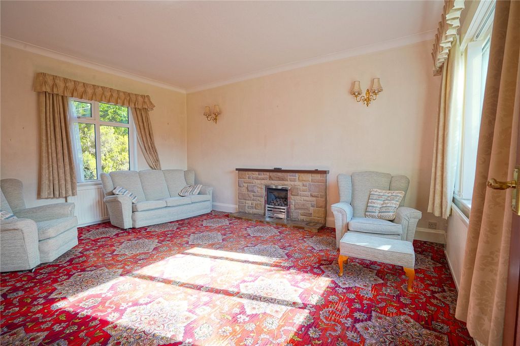 Property photo 2 of 29 Picture No. 21