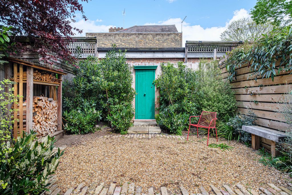Property photo 1 of 29