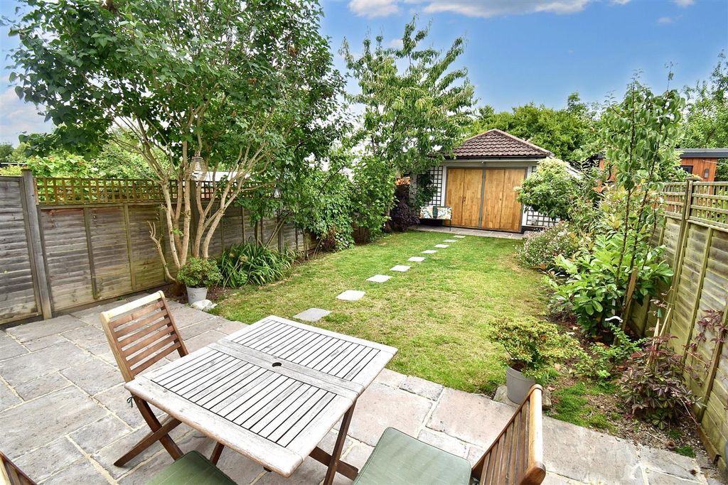 Property photo 2 of 20