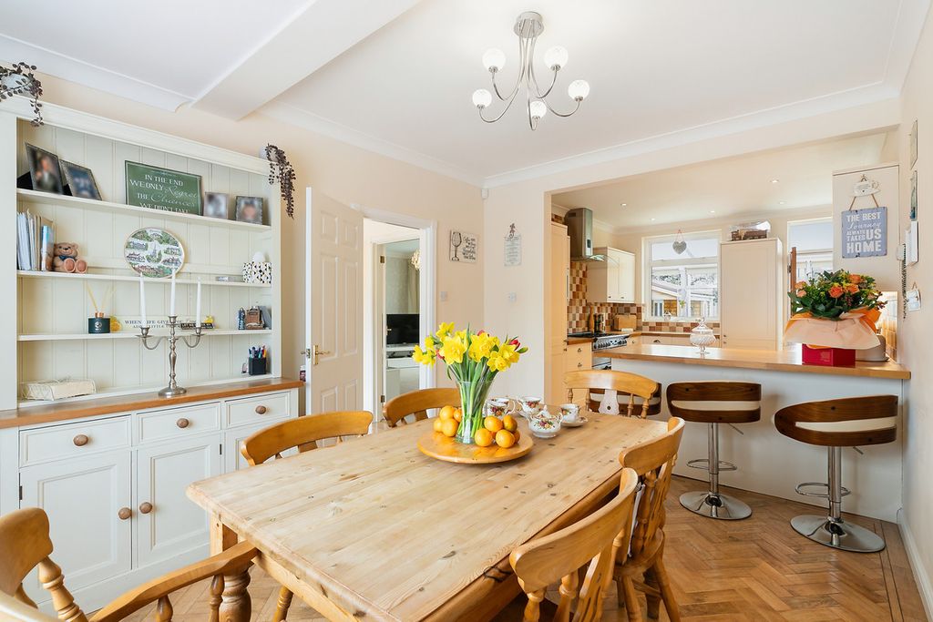 Property photo 2 of 35