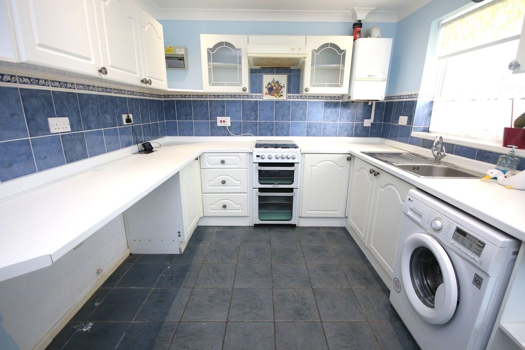 Property photo 2 of 18