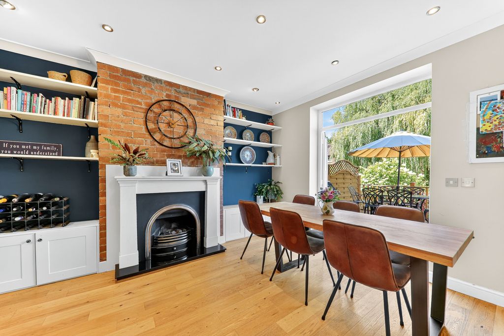 Property photo 3 of 43