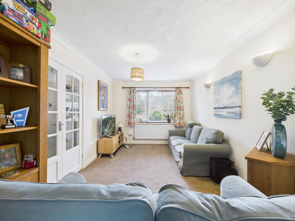 Property photo 3 of 14 Sitting Room