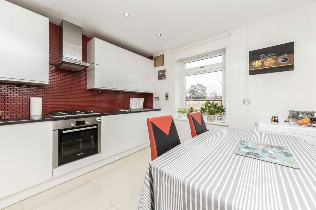 Property photo 3 of 4