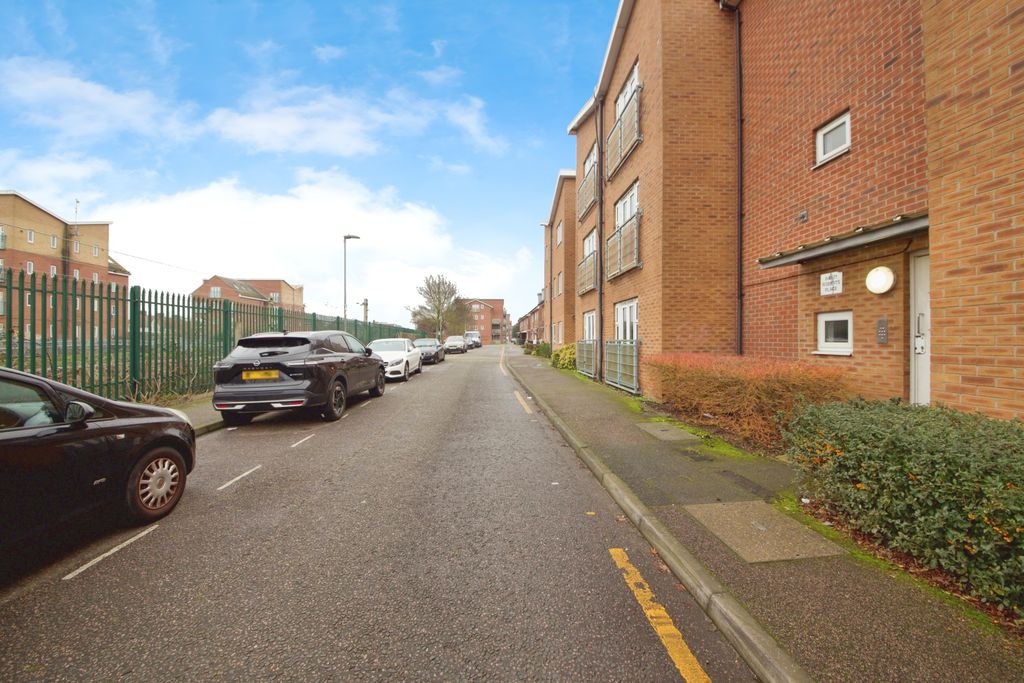 Property photo 3 of 17