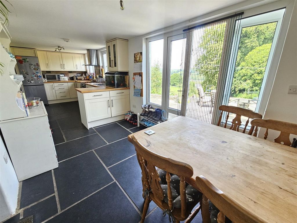 Property photo 3 of 26 Kitchen Diner.Jpg