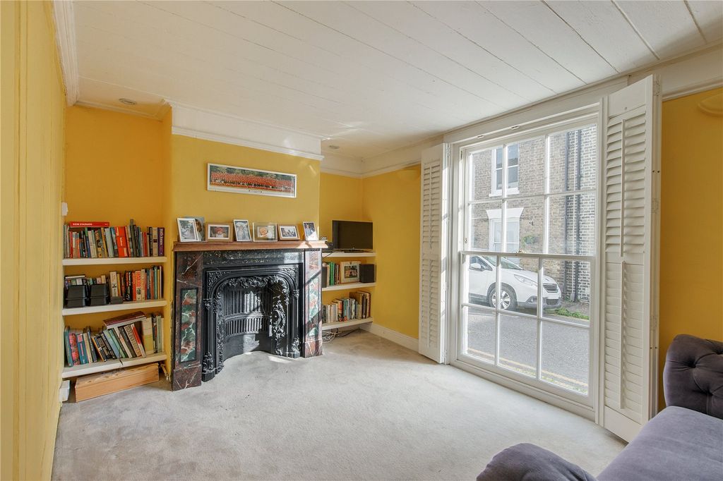 Property photo 2 of 16 Sitting Room