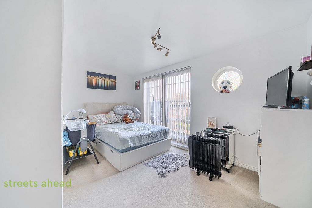 Property photo 3 of 18 A66Aed38-1F4E-489...