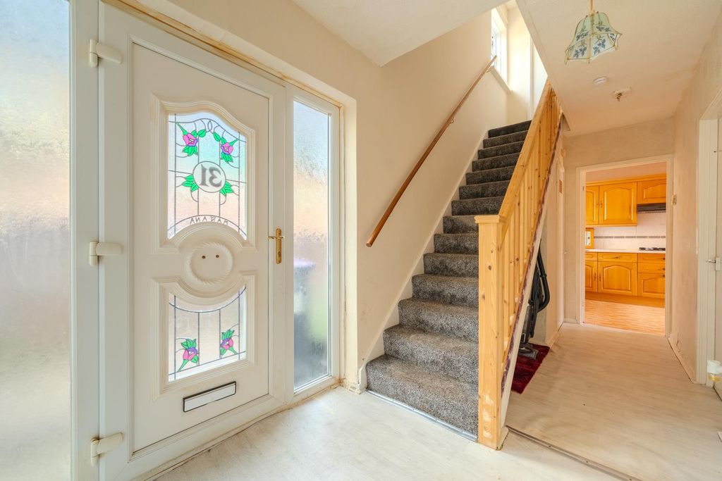 Property photo 2 of 19 31 Marloes Path-7.Jpg
