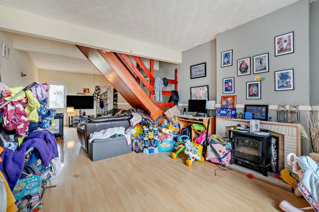 Property photo 2 of 26