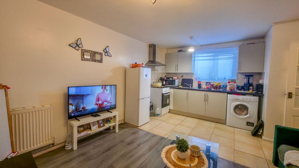 Property photo 2 of 11 20251006_170612