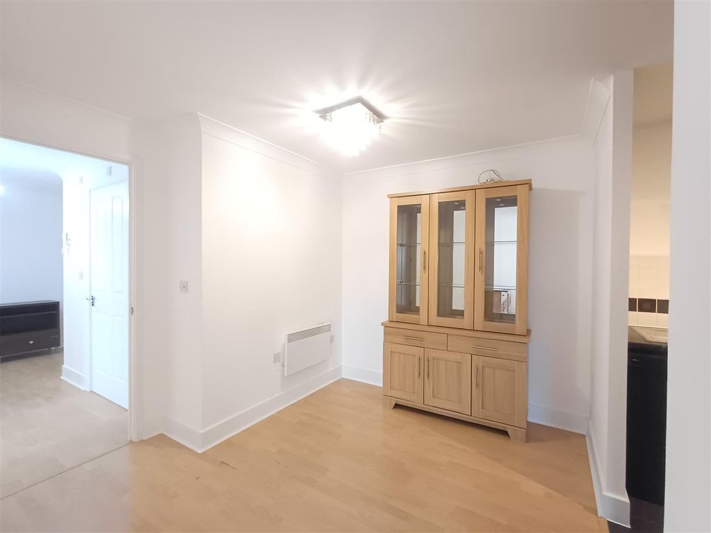 Property photo 3 of 10 Dining1.Jpg