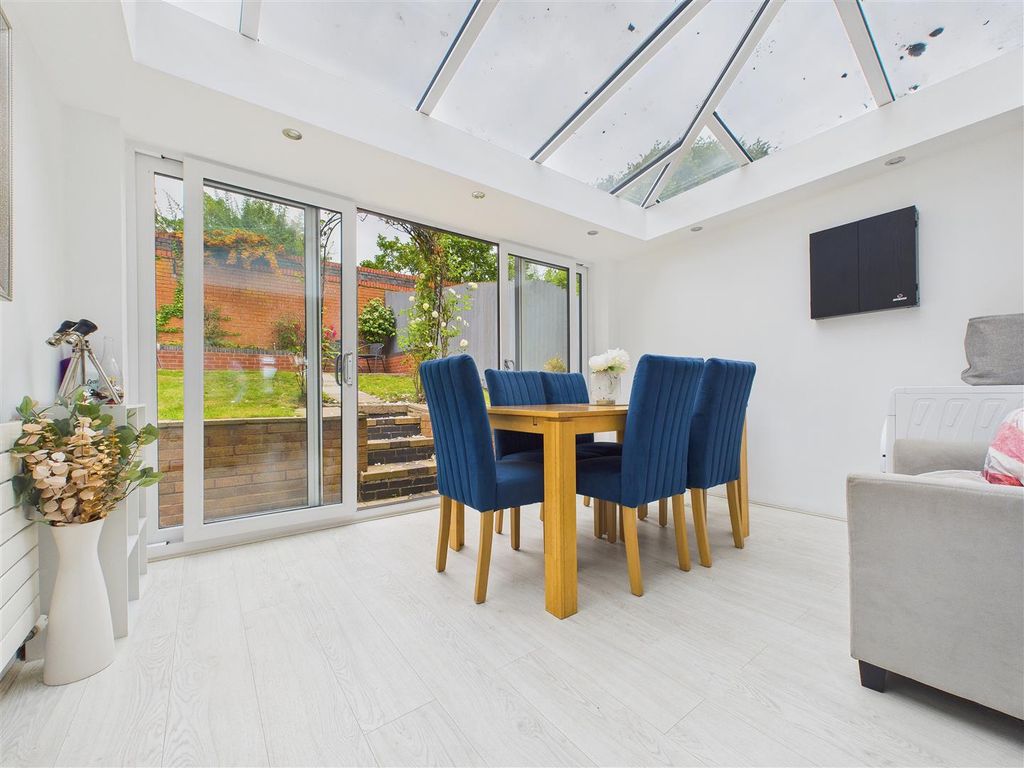 Property photo 3 of 15 Cam02453G0-Pr0137-Still003.Jpg
