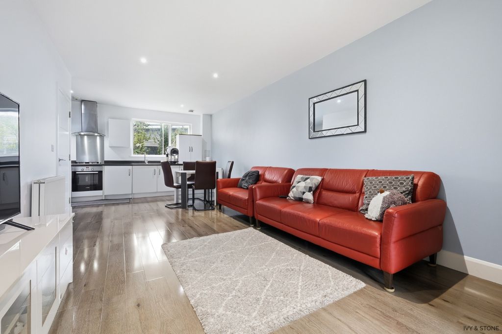 Property photo 2 of 20 4574272