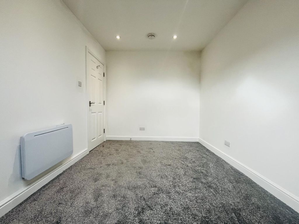 Property photo 3 of 16 Bedroom