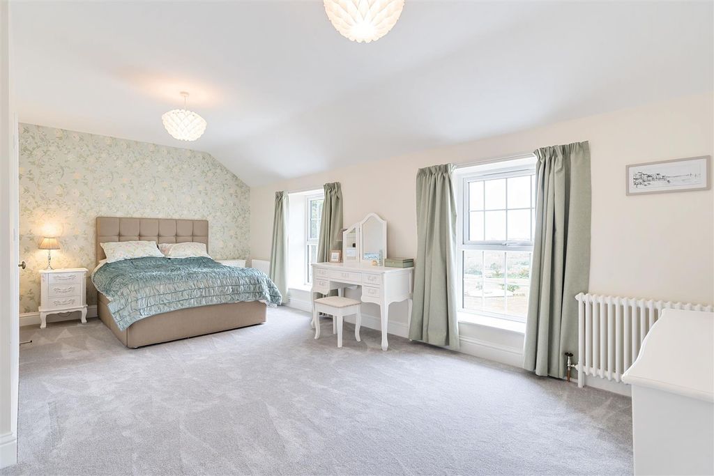 Property photo 3 of 26