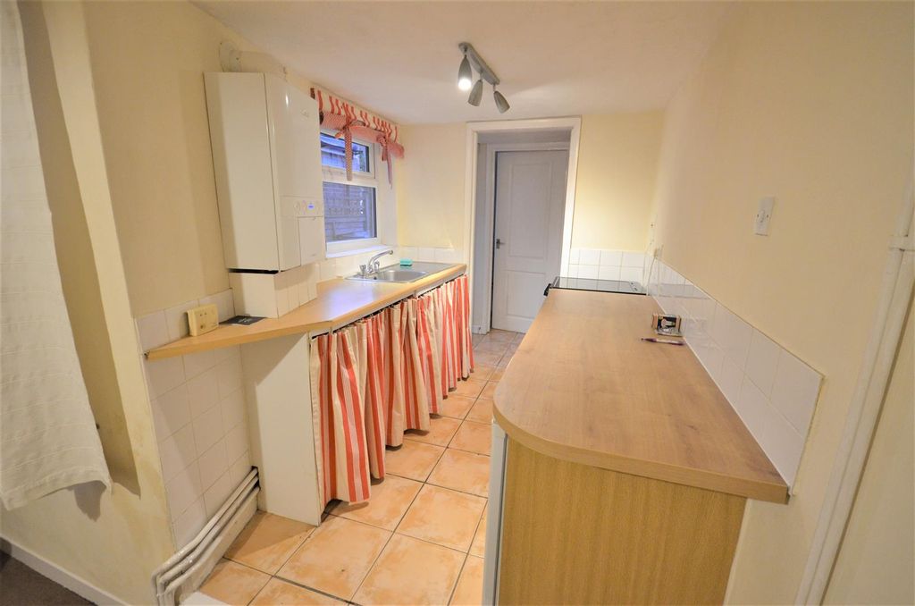 Property photo 2 of 7 Kitchen