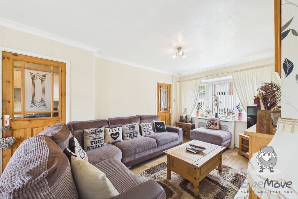 Property photo 3 of 12 14 (20)