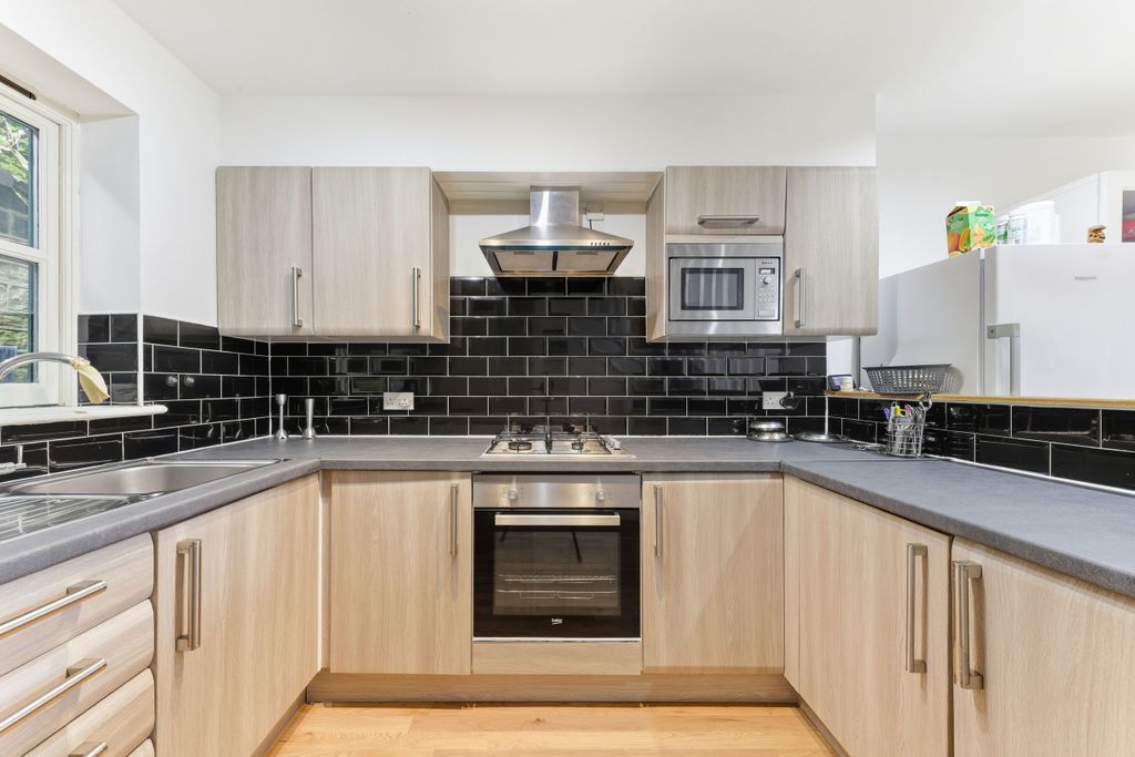 Property photo 3 of 12 Kitchen