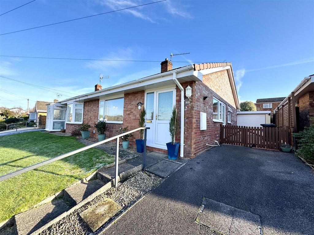 Property photo 1 of 19 Wyebank Close