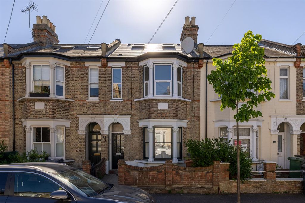 Property photo 1 of 18 Lansdowne Road, E17