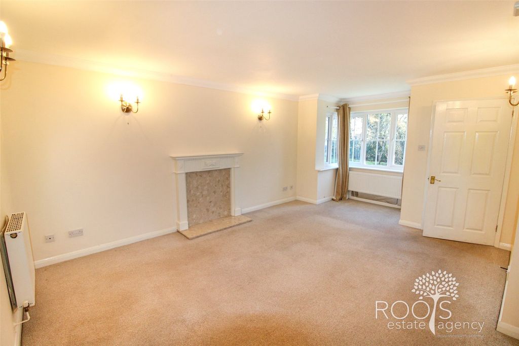 Property photo 3 of 10 Lounge