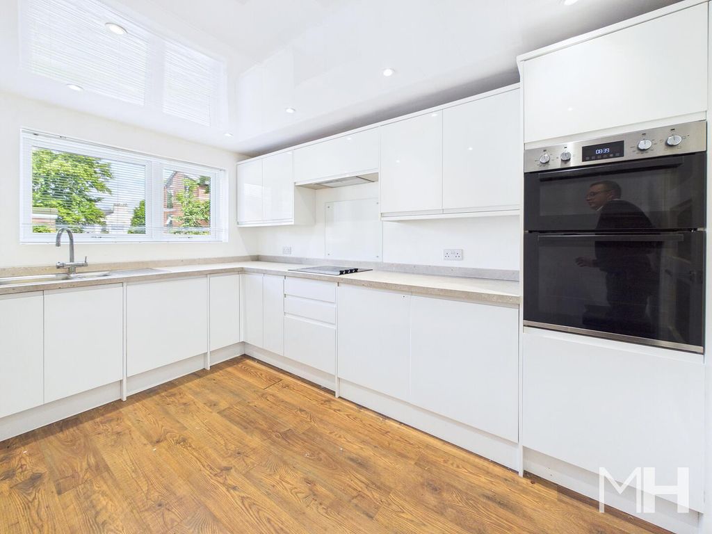 Property photo 2 of 12 Kitchen