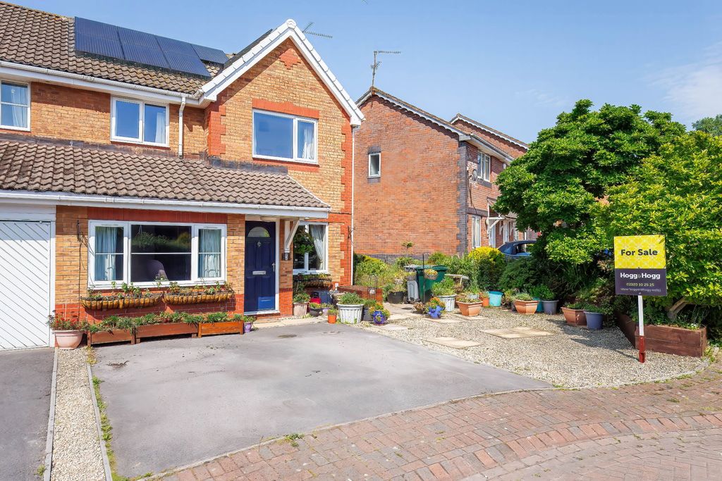 Property photo 1 of 32