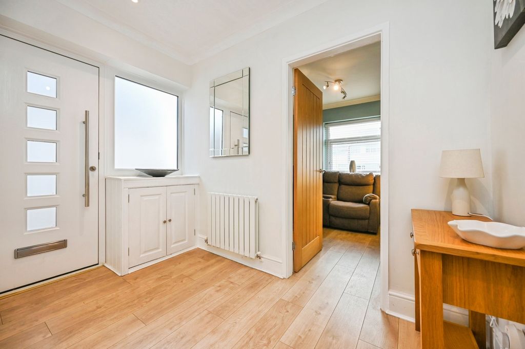 Property photo 2 of 20 Pbox-Img.Jpg