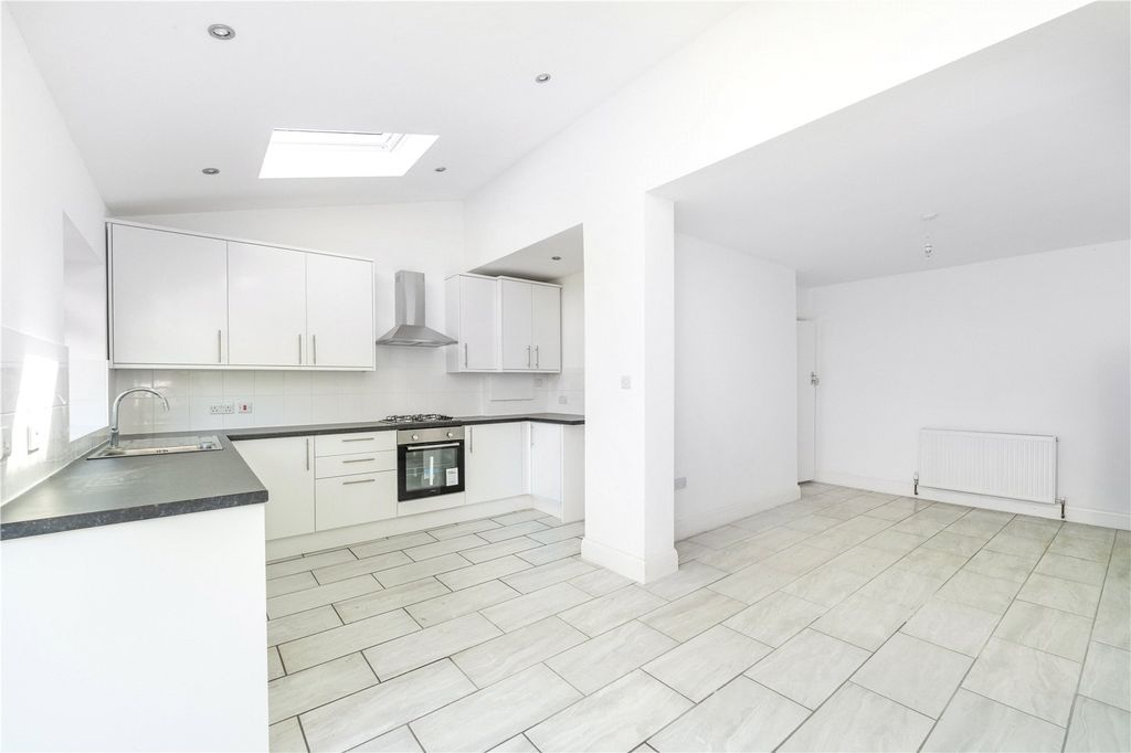Property photo 2 of 11 Picture No. 20