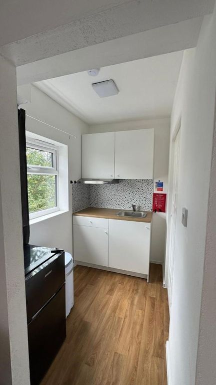 Property photo 2 of 4 Kitchen 1.Jpg