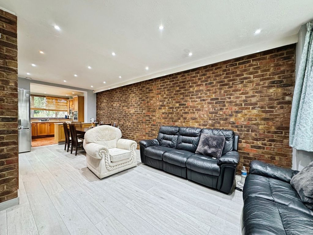 Property photo 2 of 19 Lounge/Kitchen/Dining Area