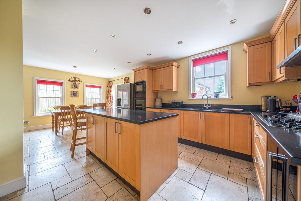 Property photo 2 of 39 1397234-27-6966744c32c12.Jpg