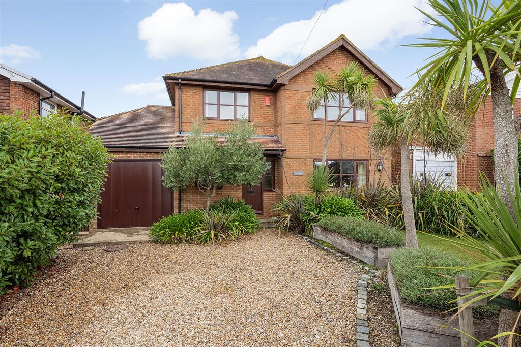 Property photo 1 of 24 Hazlemere Road, Whitstable