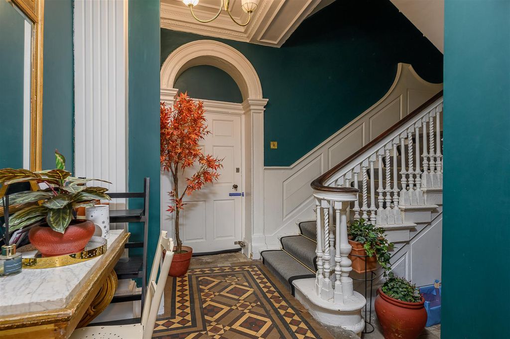 Property photo 2 of 18 Entrance Hall