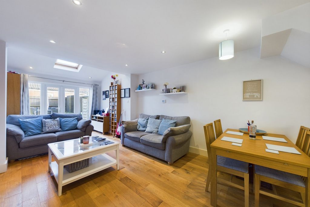 Property photo 2 of 20