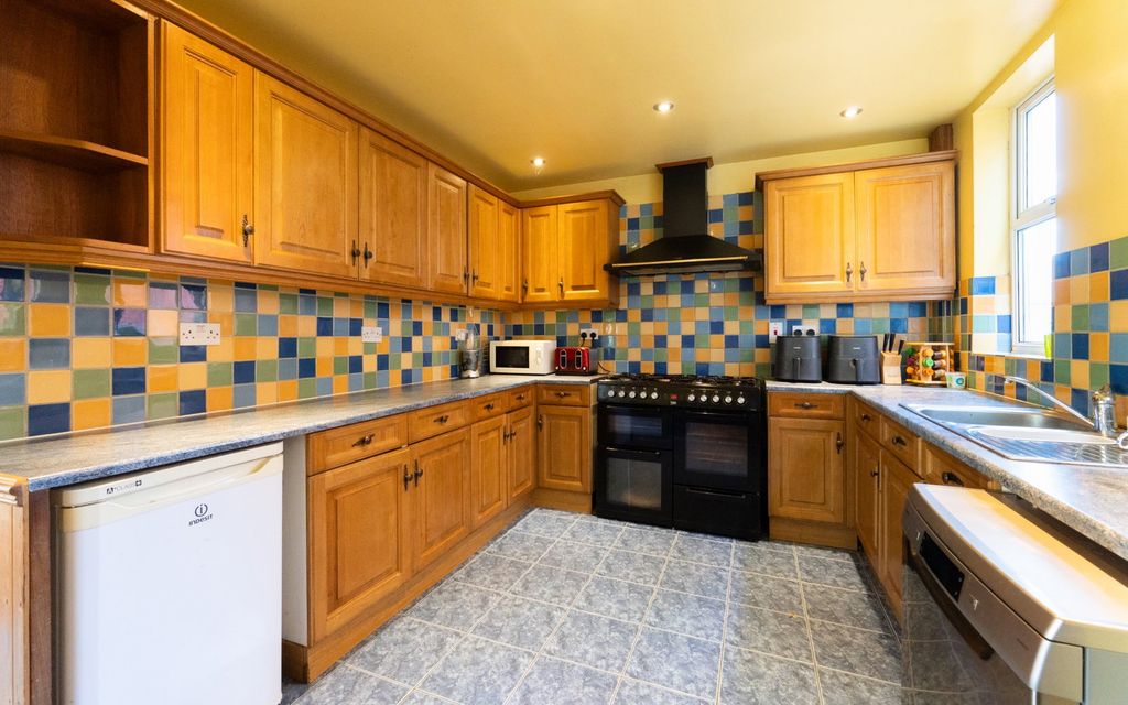 Property photo 3 of 40
