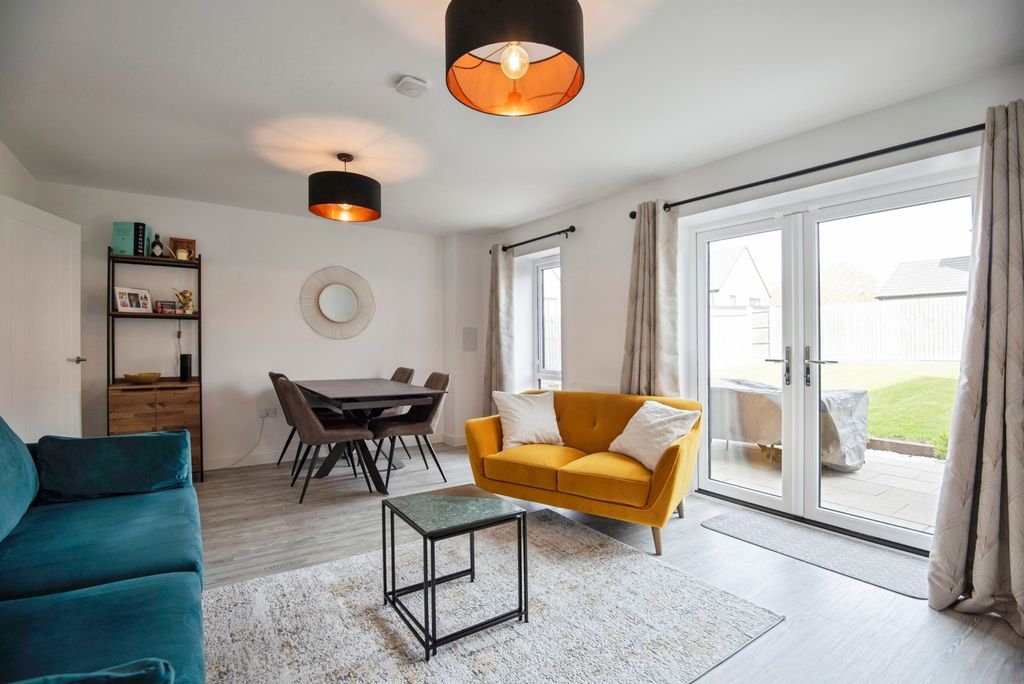 Property photo 3 of 24 Living Room