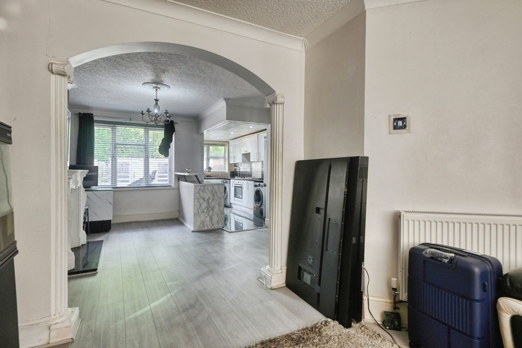Property photo 2 of 17 Pbox-Img.Jpg